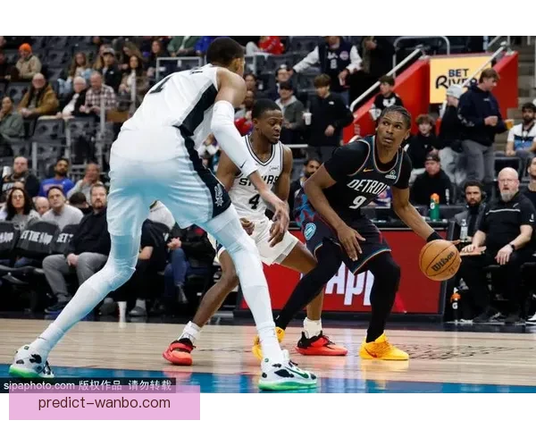 文班亚马26分14篮板马刺三人20+大胜热火豪取六连胜